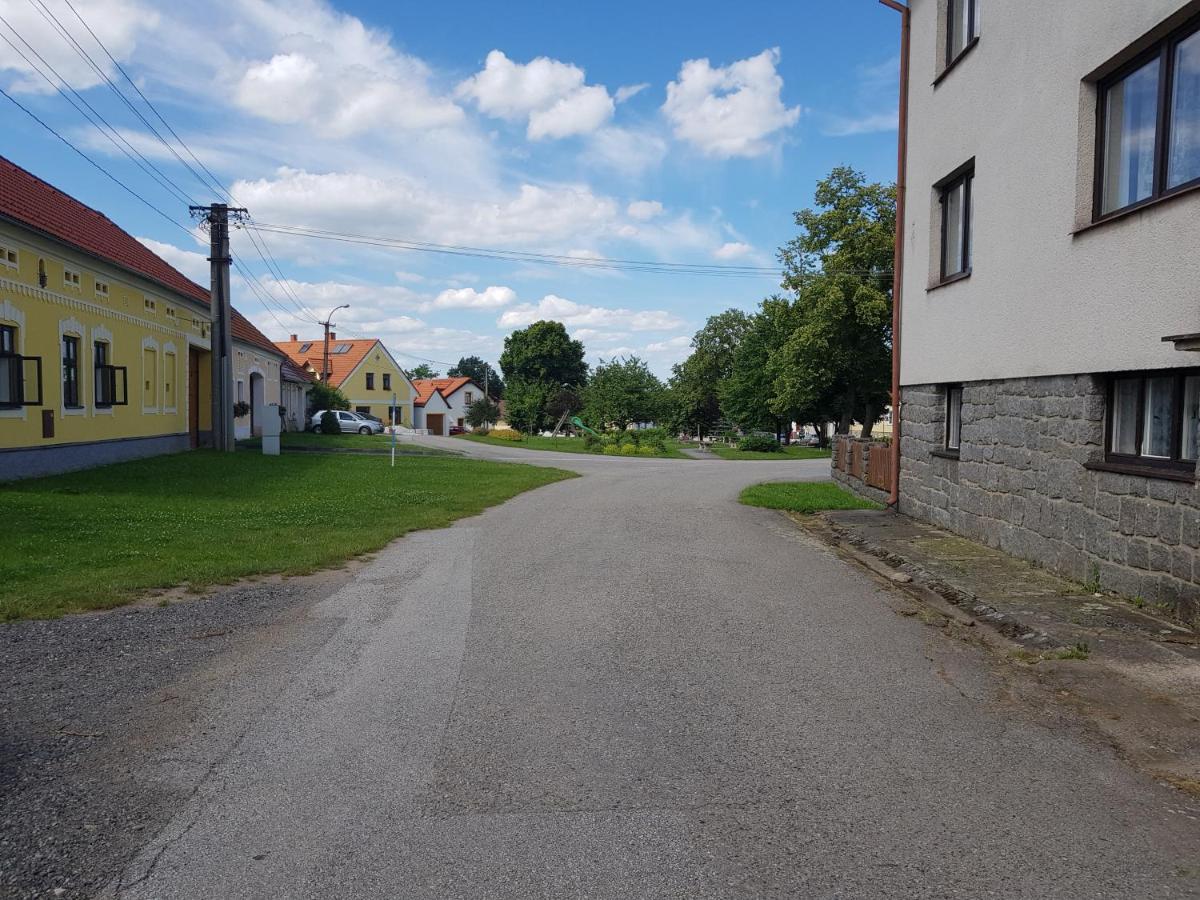 Ubytovani Agnes Jaronice Buitenkant foto